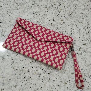 2 Chic Jute pink clutch